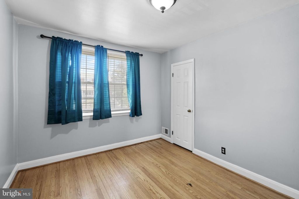 Image 12 of property listing at 2138 WHISTLER AVE, Baltimore, MD 21230