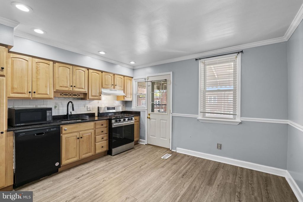 Image 7 of property listing at 2138 WHISTLER AVE, Baltimore, MD 21230