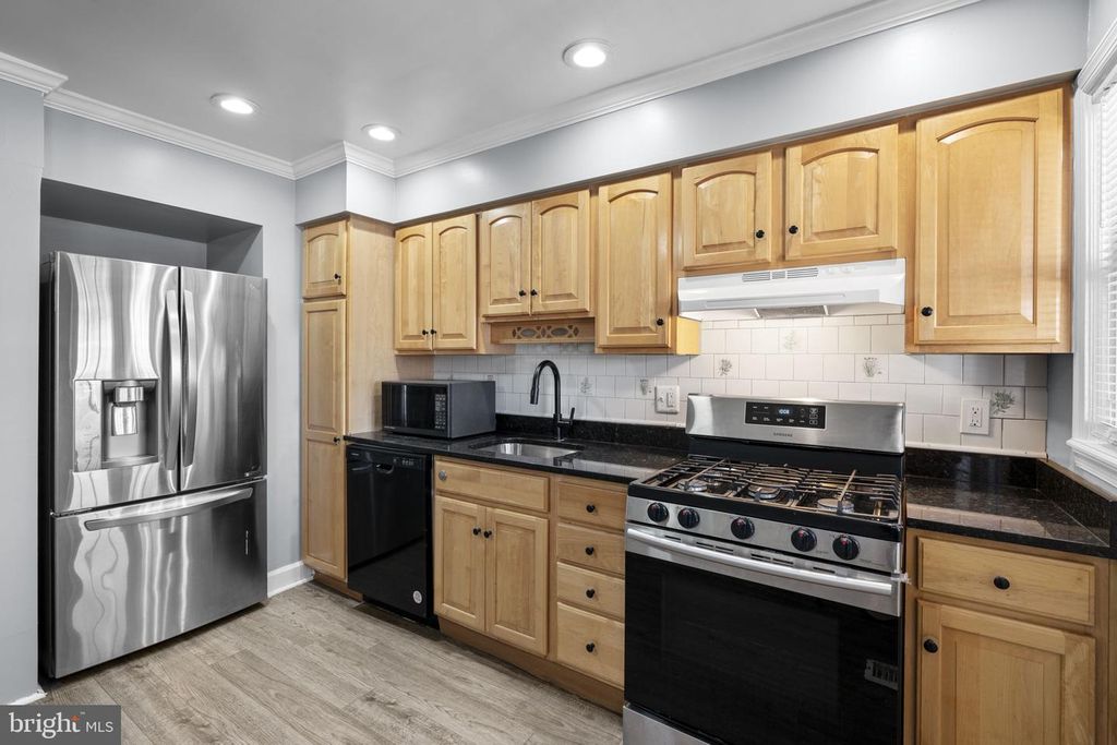 Image 8 of property listing at 2138 WHISTLER AVE, Baltimore, MD 21230