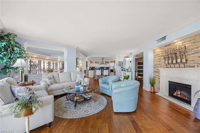 4401 Gulf Shore BLVD N # B802, Naples, FL 34103