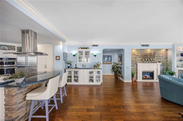 4401 Gulf Shore BLVD N # B802, Naples, FL 34103