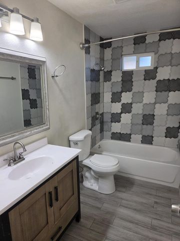 6717 N 53rd Avenue, Glendale, AZ 85301
