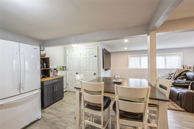 2 Udalia Road, West Islip, NY 11795