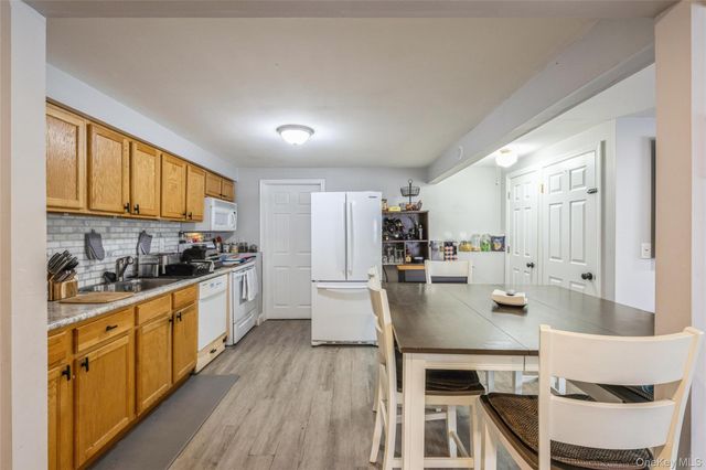 2 Udalia Road, West Islip, NY 11795