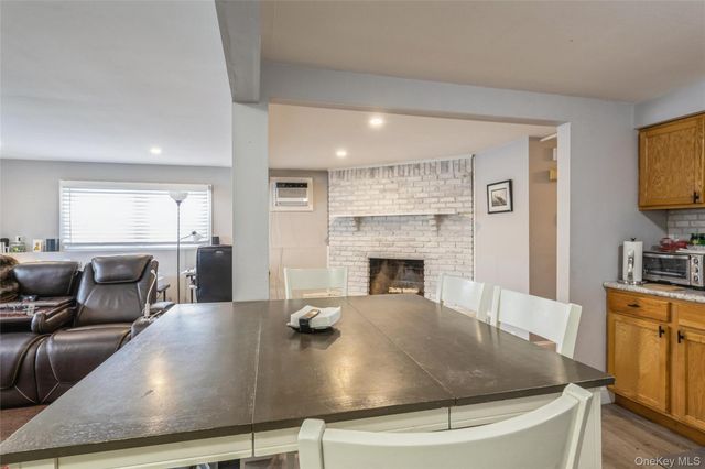 2 Udalia Road, West Islip, NY 11795