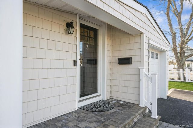 2 Udalia Road, West Islip, NY 11795