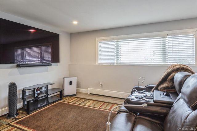 2 Udalia Road, West Islip, NY 11795