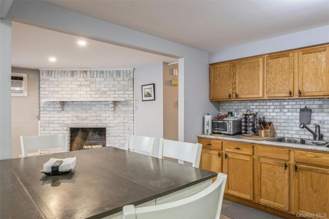 2 Udalia Road, West Islip, NY 11795