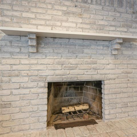 2 Udalia Road, West Islip, NY 11795