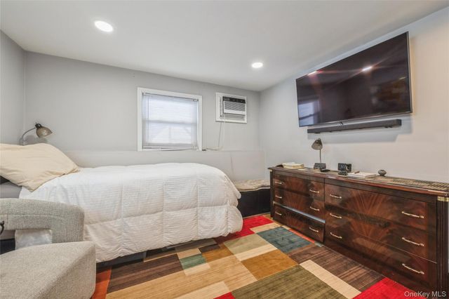 2 Udalia Road, West Islip, NY 11795