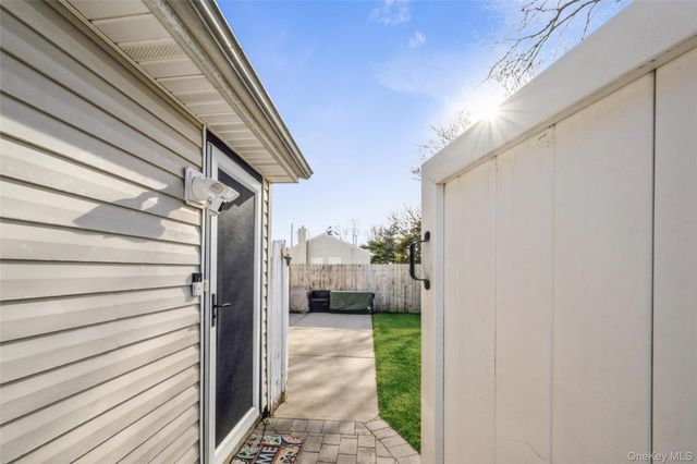 2 Udalia Road, West Islip, NY 11795