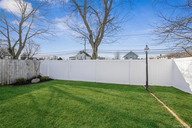 2 Udalia Road, West Islip, NY 11795