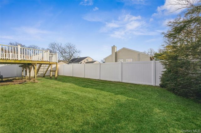 2 Udalia Road, West Islip, NY 11795