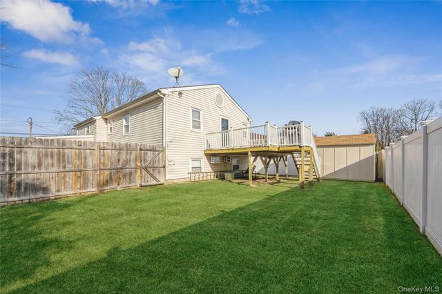 2 Udalia Road, West Islip, NY 11795