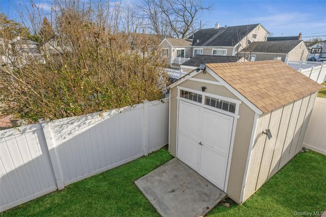 2 Udalia Road, West Islip, NY 11795