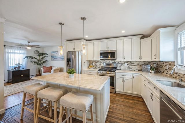 2 Udalia Road, West Islip, NY 11795