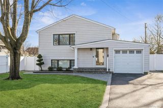 2 Udalia Road, West Islip, NY 11795