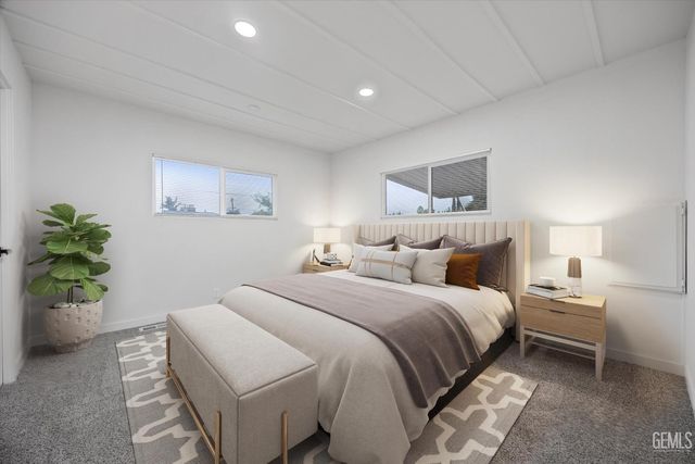 335 Hickorywood Lane, Bakersfield, CA 93308