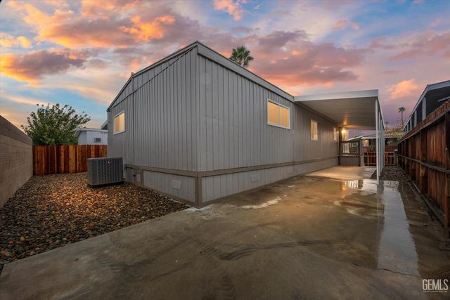 335 Hickorywood Lane, Bakersfield, CA 93308