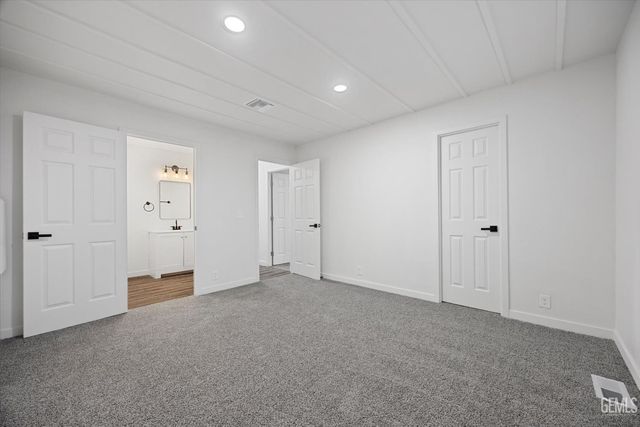 335 Hickorywood Lane, Bakersfield, CA 93308