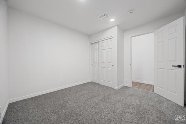 335 Hickorywood Lane, Bakersfield, CA 93308