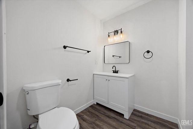 335 Hickorywood Lane, Bakersfield, CA 93308