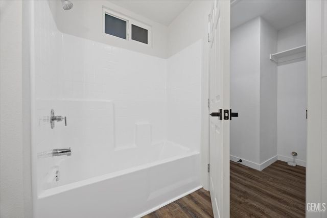 335 Hickorywood Lane, Bakersfield, CA 93308