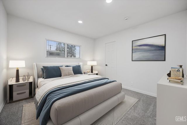 335 Hickorywood Lane, Bakersfield, CA 93308