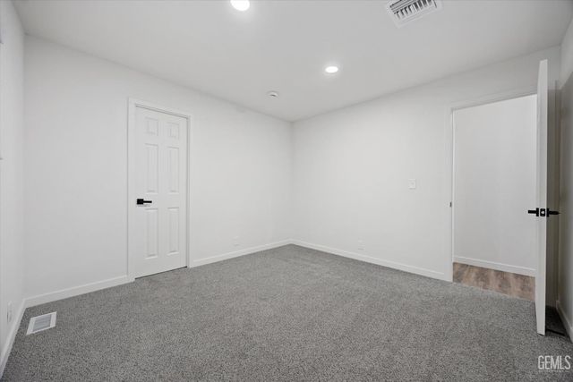 335 Hickorywood Lane, Bakersfield, CA 93308