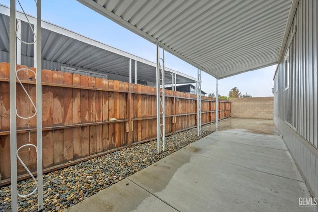 335 Hickorywood Lane, Bakersfield, CA 93308