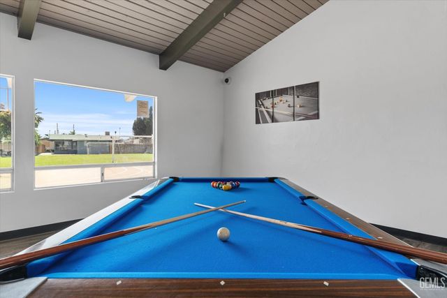 335 Hickorywood Lane, Bakersfield, CA 93308