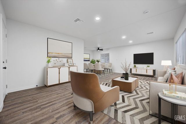 335 Hickorywood Lane, Bakersfield, CA 93308