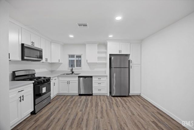 335 Hickorywood Lane, Bakersfield, CA 93308