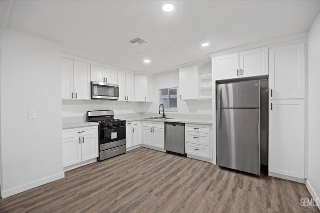 335 Hickorywood Lane, Bakersfield, CA 93308