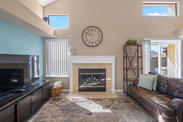 1057 Mission Ridge Dr, Manteca, CA 95337