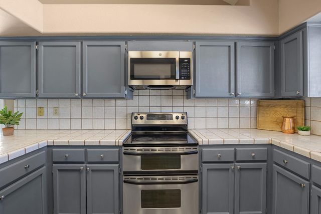 1057 Mission Ridge Dr, Manteca, CA 95337