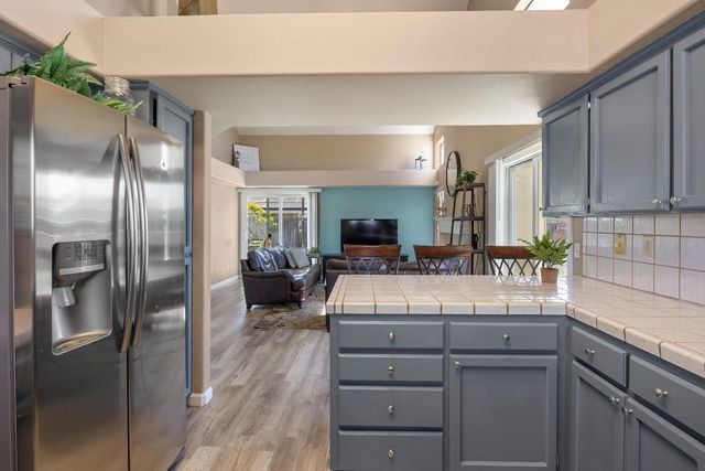 1057 Mission Ridge Dr, Manteca, CA 95337