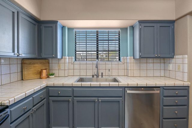 1057 Mission Ridge Dr, Manteca, CA 95337