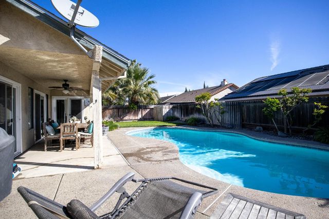 1057 Mission Ridge Dr, Manteca, CA 95337