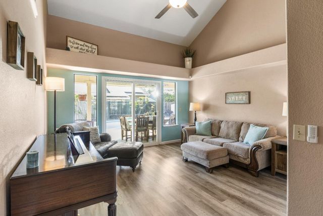 1057 Mission Ridge Dr, Manteca, CA 95337