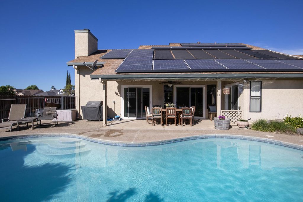 1057 Mission Ridge Dr, Manteca, CA 95337