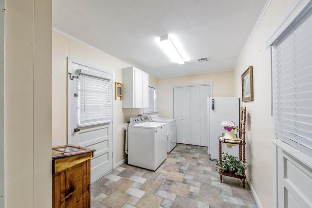 303 Swan Ave, Houma, LA 70363