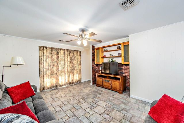 303 Swan Ave, Houma, LA 70363