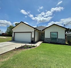 1027 Wallace Street, Columbus, TX 78934