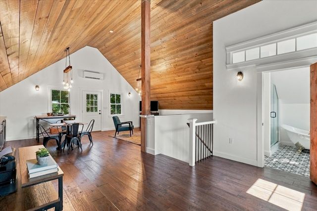 24 Poplar St, Melrose, MA 02176