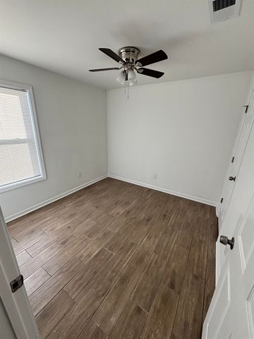 589 W GILLEAS RD, Memphis, TN 38109