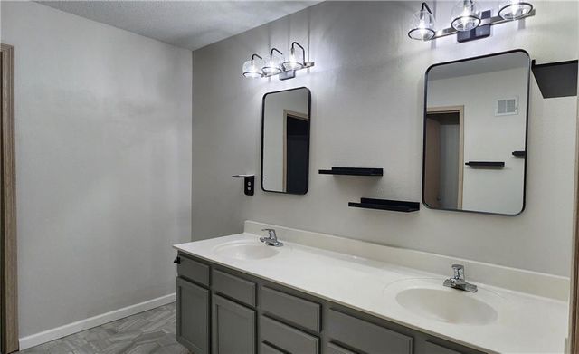 8019 N Lawn Avenue, Kansas City, MO 64119