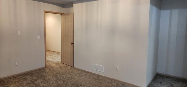 8019 N Lawn Avenue, Kansas City, MO 64119