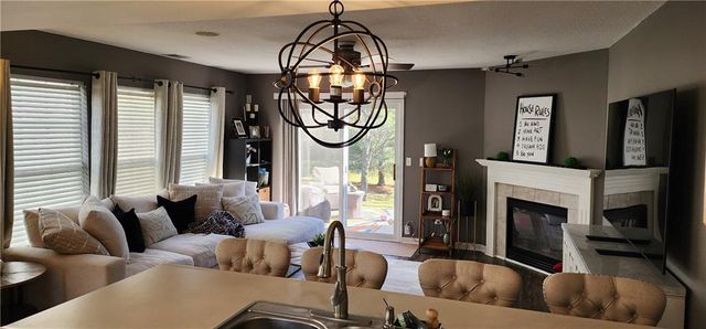 8019 N Lawn Avenue, Kansas City, MO 64119