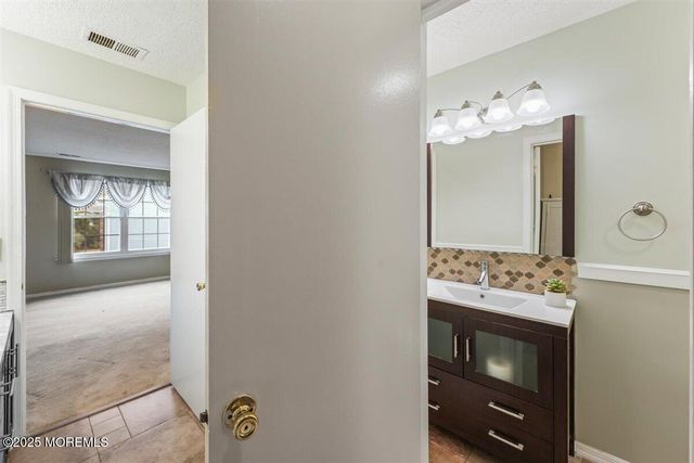 19 Augusta Court 8, Freehold, NJ 07728